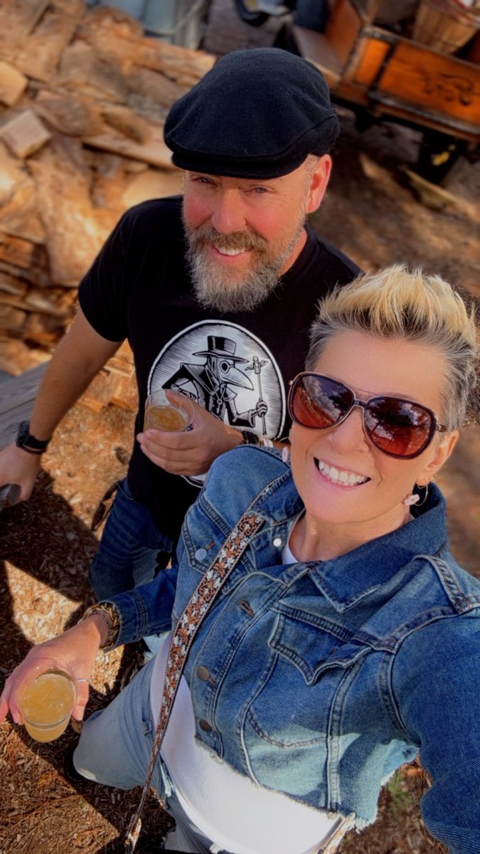 KehoeMelanie's tweet photo. 🍁🇺🇸   @rassawek   ❤️  Sunday Funday Everyday https://t.co/AYdYSI2iKv