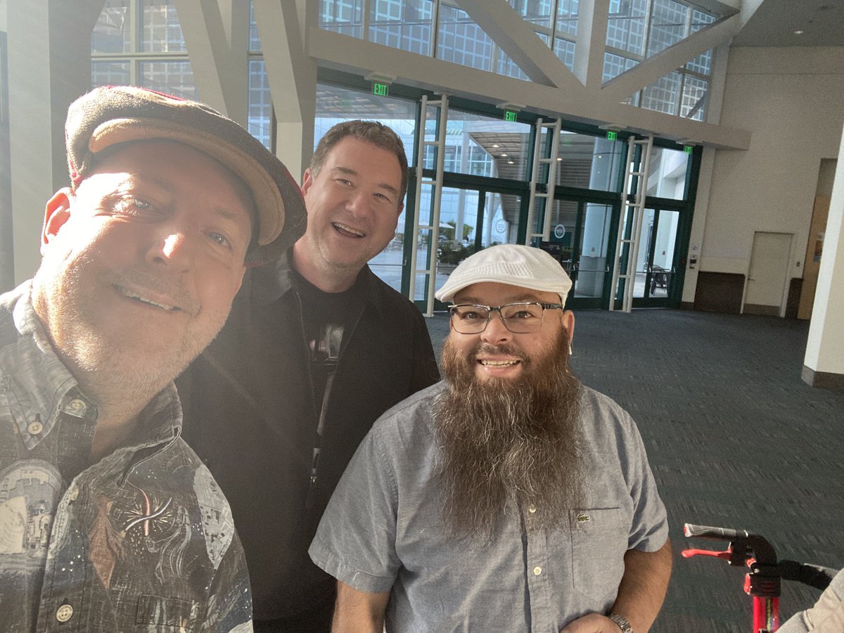 DarisanHurston's tweet photo. @2Gamer81 meeting friends https://t.co/zObIGML8r4