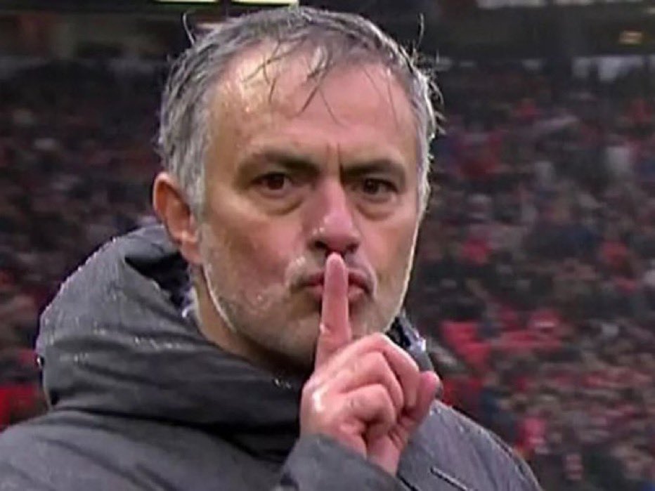 Elchymou's tweet photo. JAJAJAJAJAJAJAJHDOESJZXSSR

PAPU GÓMEZ,  la semana pasada: “¿Mourinho? Sólo tengo un recuerdo de él y es ganar la Europa League con el Sevilla contra él”.

JOSE MOURINHO, hoy: “Tengo tos, pero no quiero tomar ni jarabe ni pastillas. O podría tener problemas para pasar las pruebas antidoping…”.

MOU, mi puto padre.