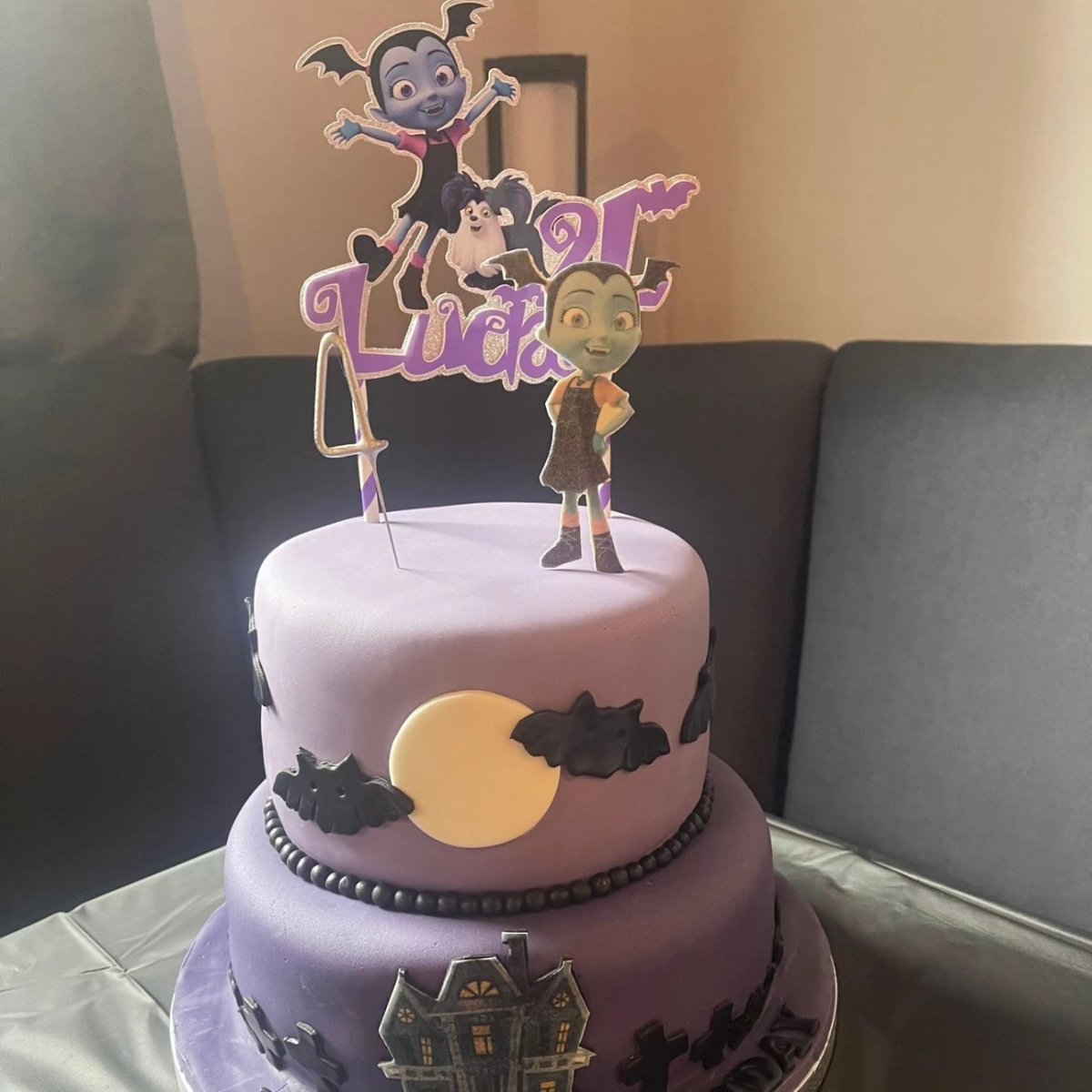 Vampirina Two Tier Cake
(Topper provided by customer)
-
-
#vampirina #twotier #burthdaycake #cake #vanillajamsponge #house #moon #bats #gravestones #lovemyjob #enjoymywork #smallbusiness #supportlocal #familyrun #hyginerating #fivestar #tmcc #themobilecupcakecompany