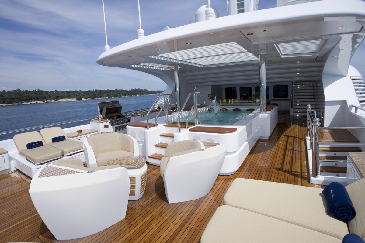 KftMbd's tweet photo. We make and we sell for any country in the world.  What you need we can make!  
#luxurylife #FloridaLife #uniquedesign #yacht #luxuryfurniture #boatdesign #design #luxurylifestyle #table #dinner #boatinterior #homedesign #interiordesigner #carbon #carbondesign #wood https://t.co/r5rcYuOONp