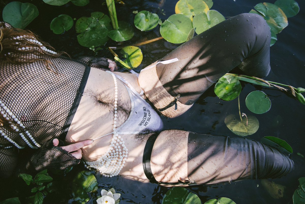 Olive Wren tweet media