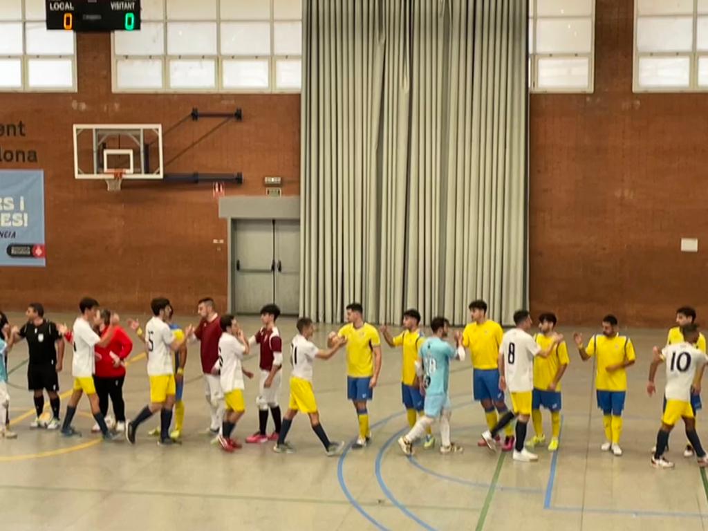 💪🏼PRIMER PUNT DE LA TEMPORADA 

Sènior A 3️⃣ 🆚 <a href="/R_Central_Cat/">Rosario Central Catalunya</a> 3️⃣

❌ Tot i arribar 3-0 al descans, el primer equip només ha pogut sumar un punt

#futbolsala #futsal #aefsarrels #congresindians