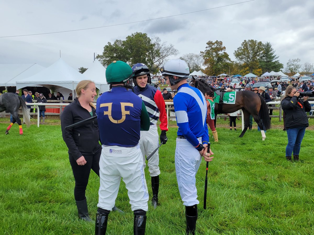 Holly_August's tweet photo. It wasn't Kitten Around's day at @FarHillsRace yesterday, but it was a good day to be introduced to this fall phenomenon in New Jersey. @Keri145 #TheInternationalVenture #KittenAround https://t.co/nkhwWMWi34