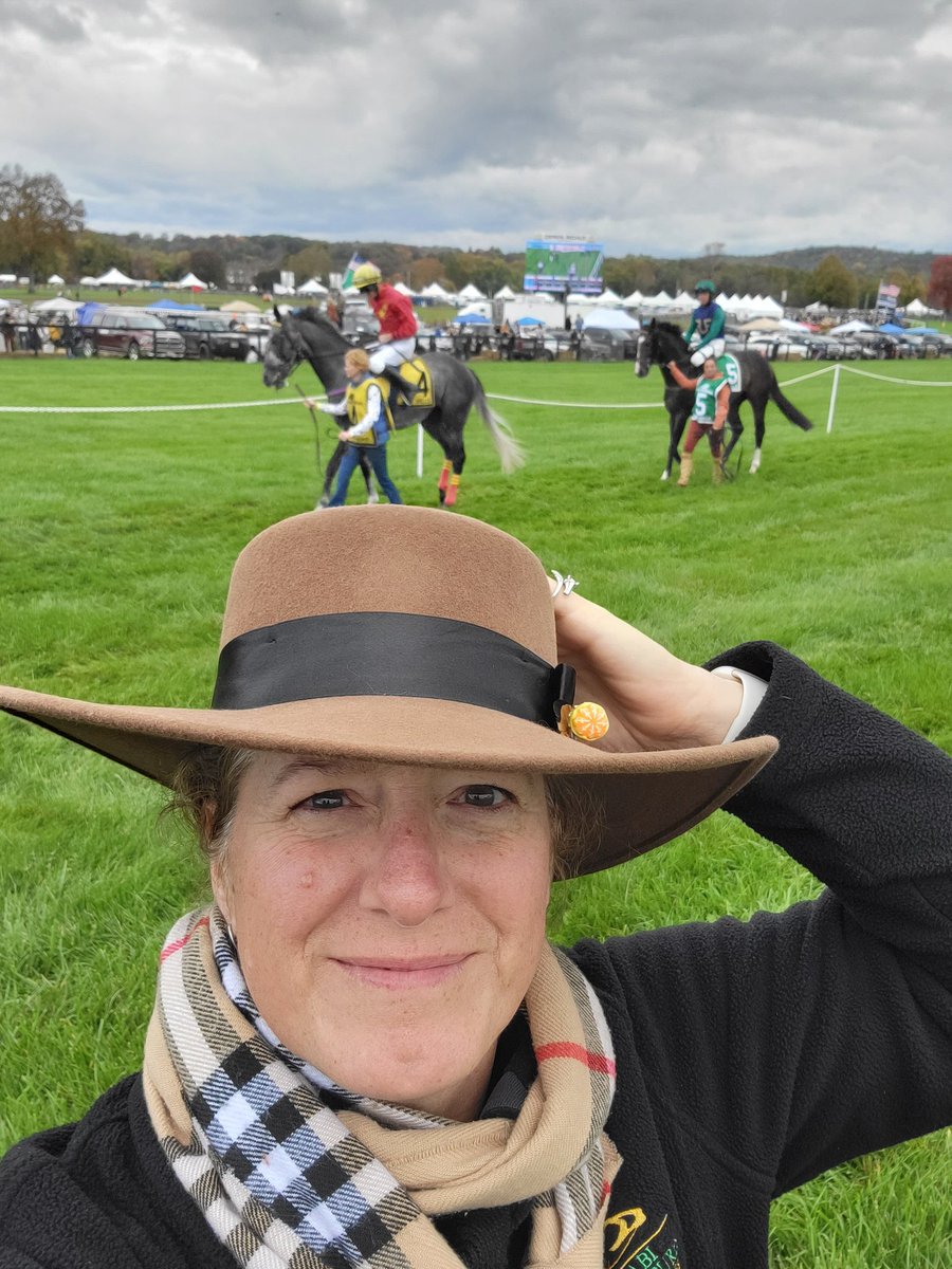 Holly_August's tweet photo. It wasn't Kitten Around's day at @FarHillsRace yesterday, but it was a good day to be introduced to this fall phenomenon in New Jersey. @Keri145 #TheInternationalVenture #KittenAround https://t.co/nkhwWMWi34