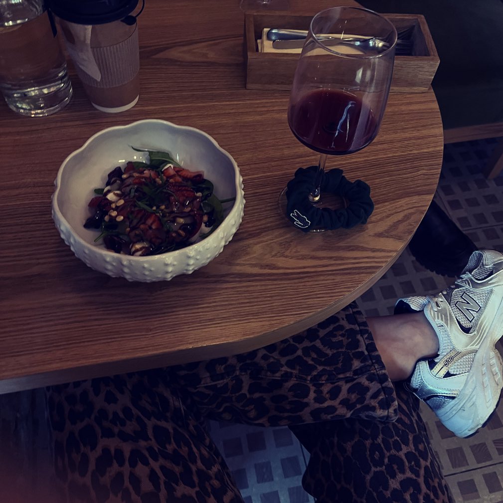 Кстати, девочки, нашла отличный способ справляться с тревогой 💅💅💅
