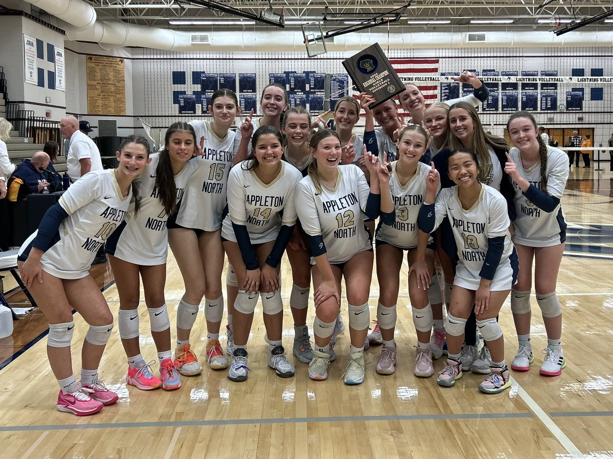 This is a little late, but congrats to @anorth_vb on earning the WIAA Regional Championship last night after their sweep of West De Pere! The Lightning advance to take on Kaukauna on Thursday. That match will take place at GB Preble HS (time TBD). Way to go, Lightning ⚡️🏐👏🏻!!