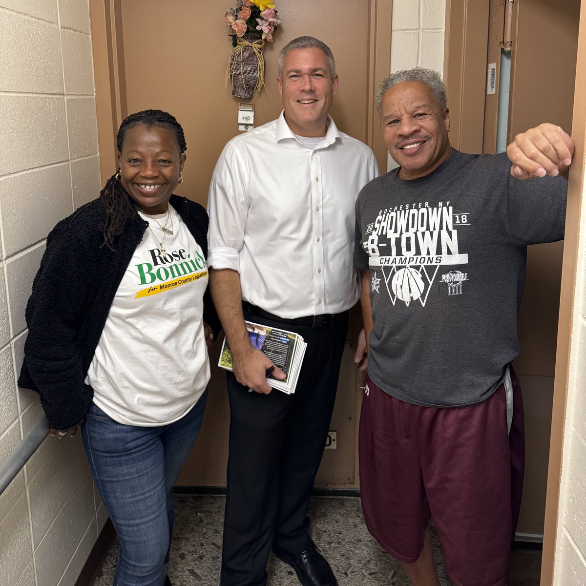 Knocking on doors in Danforth Towers today with my friend Rose Bonnick! We ran into a ton of supporters who are excited to cast their vote as early as this Saturday! 

Are you voting early? Make a plan and learn more about early voting here ⬇️

monroecounty.gov/elections-earl…