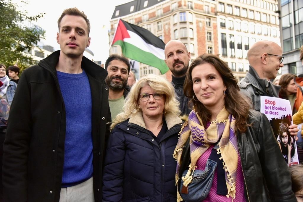 BotengaM's tweet photo. "Shame on you" "Not in my Name."
Tens of thousands slam @vonderleyen's unconditional support for Israel and demand an immediate ceasefire in #Gaza, an end to the blockade and full respect for international law. #Brussels https://t.co/f4pms07cIp