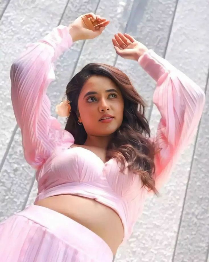 F9DpzqrXYAAK5VK?format=jpg&name=medium