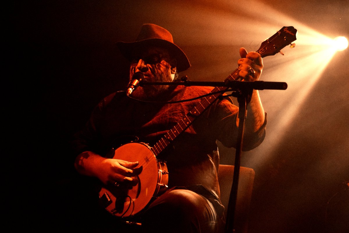 MSixMD's tweet image. "And no marvel; for Satan himself is transformed into an angel of light."

#manossixandthemuddydevil #skullanddawn #fycrecords #darkamericana #southerngothic #deathcountry #neofolk #darkfolk #blackmetal