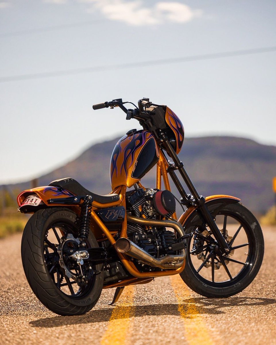 @thefastlifegarage knows what’s up when it comes to custom bike building. This beauty is no exception! 😍 Be sure to give him a follow to ride along as they take it to <a href="/bornfreeshow/">kb</a> !

⚡️ProBEAM 7” LED Headlight
⚡️Custom Aux Rear Fender LED Taillight