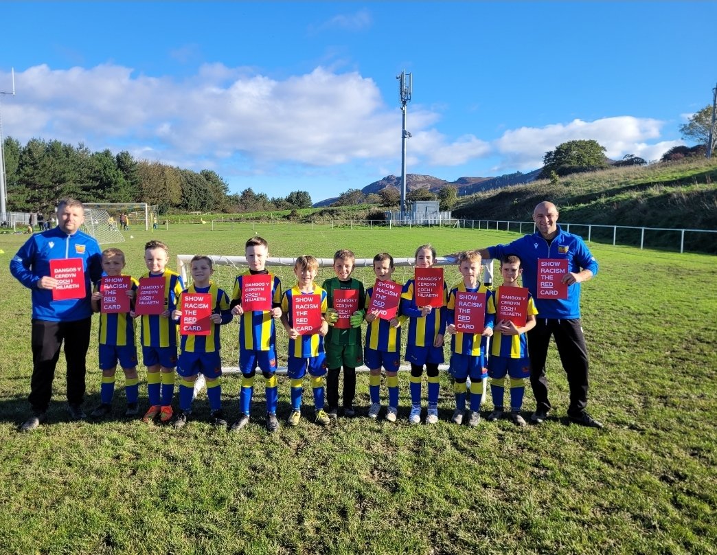 Today was the turn of our U8s,9s and 10s to #showracismtheredcard . During October we Penmaenmawr Phoenix FC will be showing our support during the month and joining the action to challenge Racism in football & society. #showracismtheredcard 🔴 #moacymru23