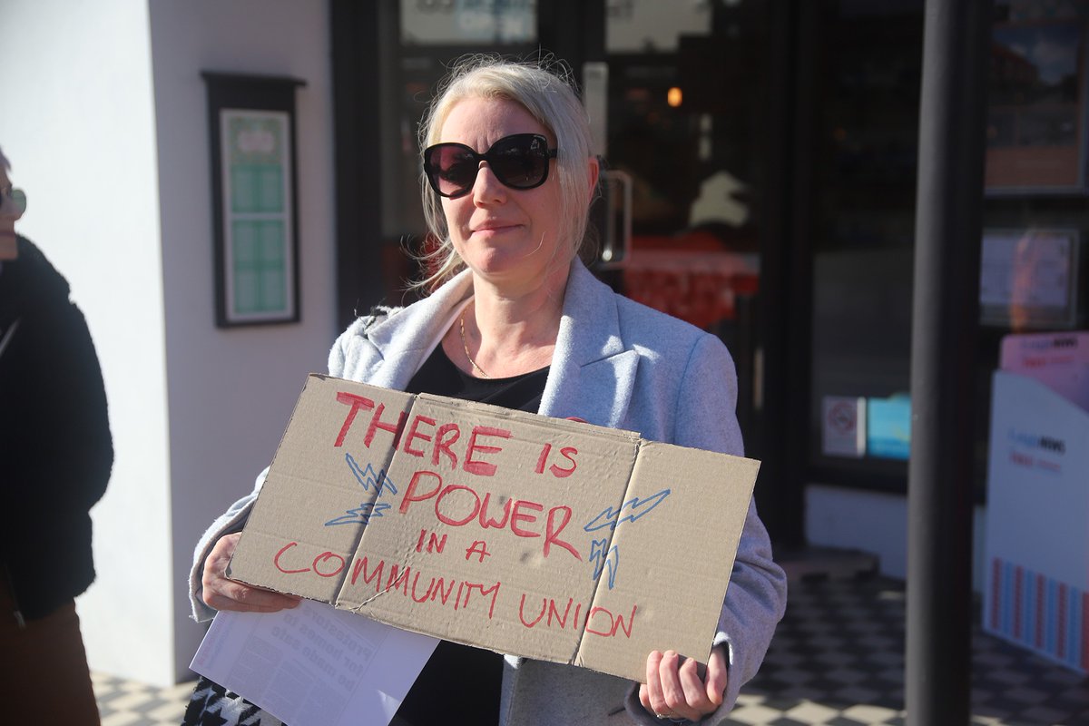 ACORNSouthend's tweet photo. ACORN Southend will continue to demand immediate action to get our member Gillian what she deserves! ✊🚩

Join @ACORNunion: https://t.co/ees1jiithb

Many thanks to Gaz de Vere for the photos!

7/7 https://t.co/R8DQxDLCwq