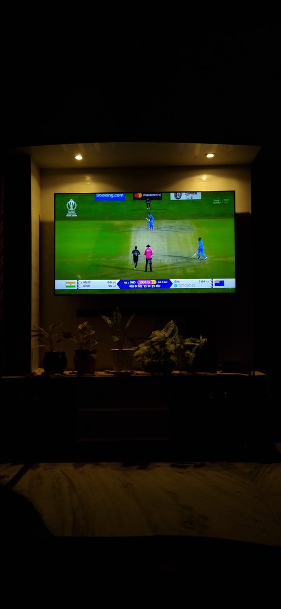 Abhitanwar147's tweet image. Rate the setup 👌 

#INDvsNZ #TvUnit #SamsungTv #Hotstar 
#CWC2023