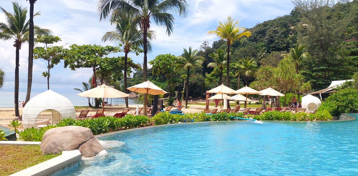 MyTripGuruLator's tweet image. Let's sit and relax in the beach🏝️💙Only at Centara Grand Beach Resort will you find a beachfront pool and rooms in Karon👉Check room availability here bit.ly/3Qpd2rc

#familyresort #kidspool #kidsclub #karonbeach #phuket #travel #beach #villas #centaragrandresort