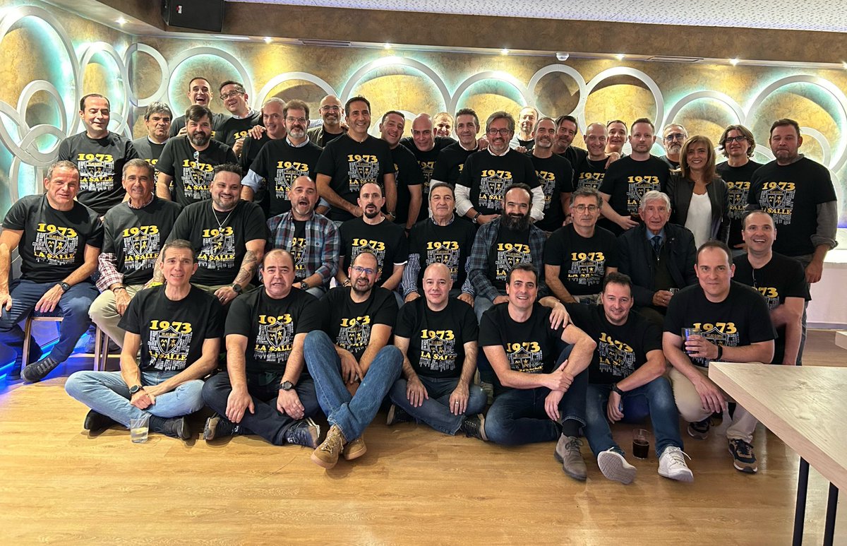 ENCUENTRO DE ANTIGUOS ALUMNOS - Los alumnos nacidos en 1973 se encontraron este fin de semana en el colegio, y después compartieron comida con algunos de los que fueron sus profesores. ¡Gracias por volver! La Salle siempre será vuestra casa. 

#IndivisaManent #SomosLaSalle