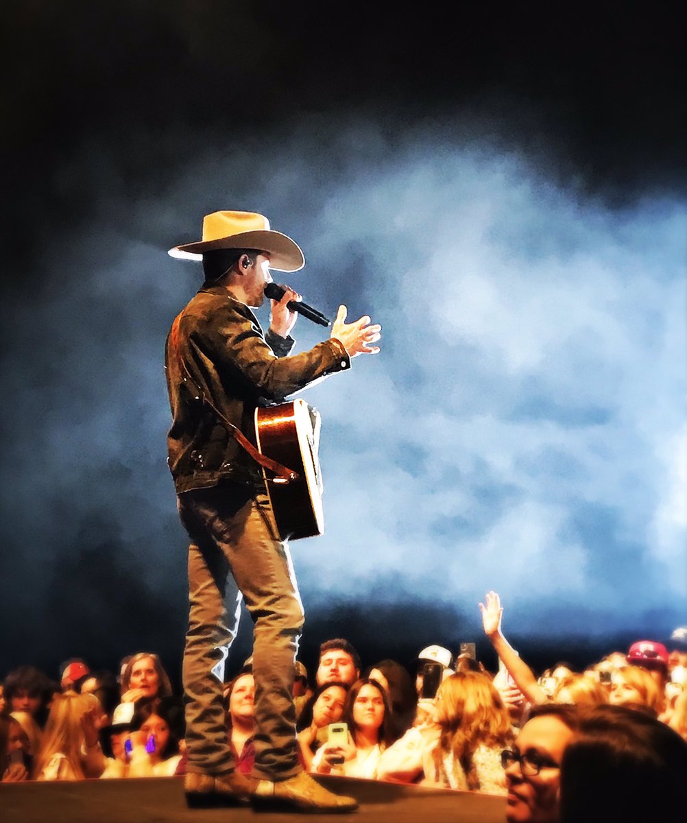 A few more of #DustinLynch performing at the 2023 #GeorgiaPoultryStrong event, sponsored by the #GeorgiaPoultryFederation at Lake Lanier Islands in Buford, Ga.
🎸
<a href="/GAPoultryFed/">GAPoultryFed</a> <a href="/dustinlynch/">Dustin Lynch</a>