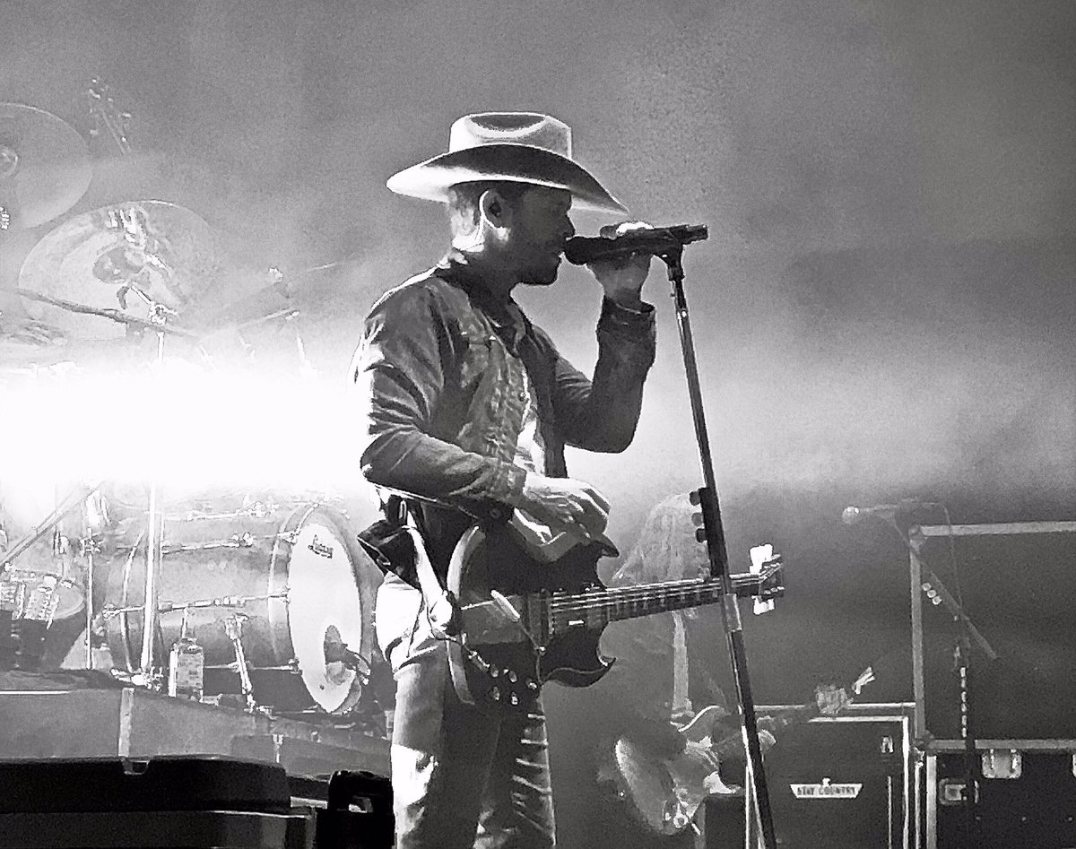 PoultryTimes's tweet photo. A few more of #DustinLynch performing at the 2023 #GeorgiaPoultryStrong event, sponsored by the #GeorgiaPoultryFederation at Lake Lanier Islands in Buford, Ga.
🎸
@GAPoultryFed @dustinlynch https://t.co/O7zJ0qBRme