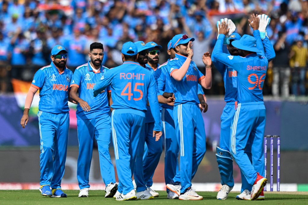 DineshKarthik's tweet photo. The NZ jinx is broken!!!!! 🔥

Well played #TeamIndia. 
Take a bow @MdShami11 &amp; @imVkohli! 🙌

#INDvNZ https://t.co/lBJK5qJ5ej
