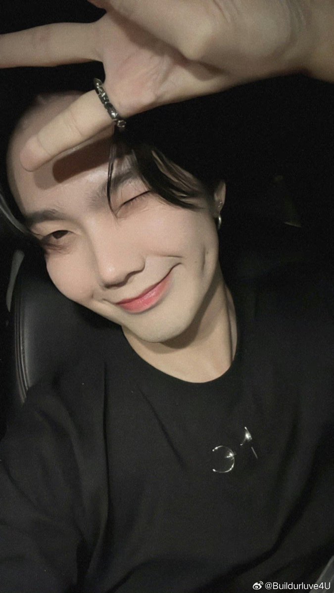 Weibo update [22102023]  ​​​谢谢大家，晚安😴💙✨ 

🔗  weibo.com/7844840331/495…

#BuildJakapan <a href="/JakeB4rever/">BIU.</a> 
#Beyourluve