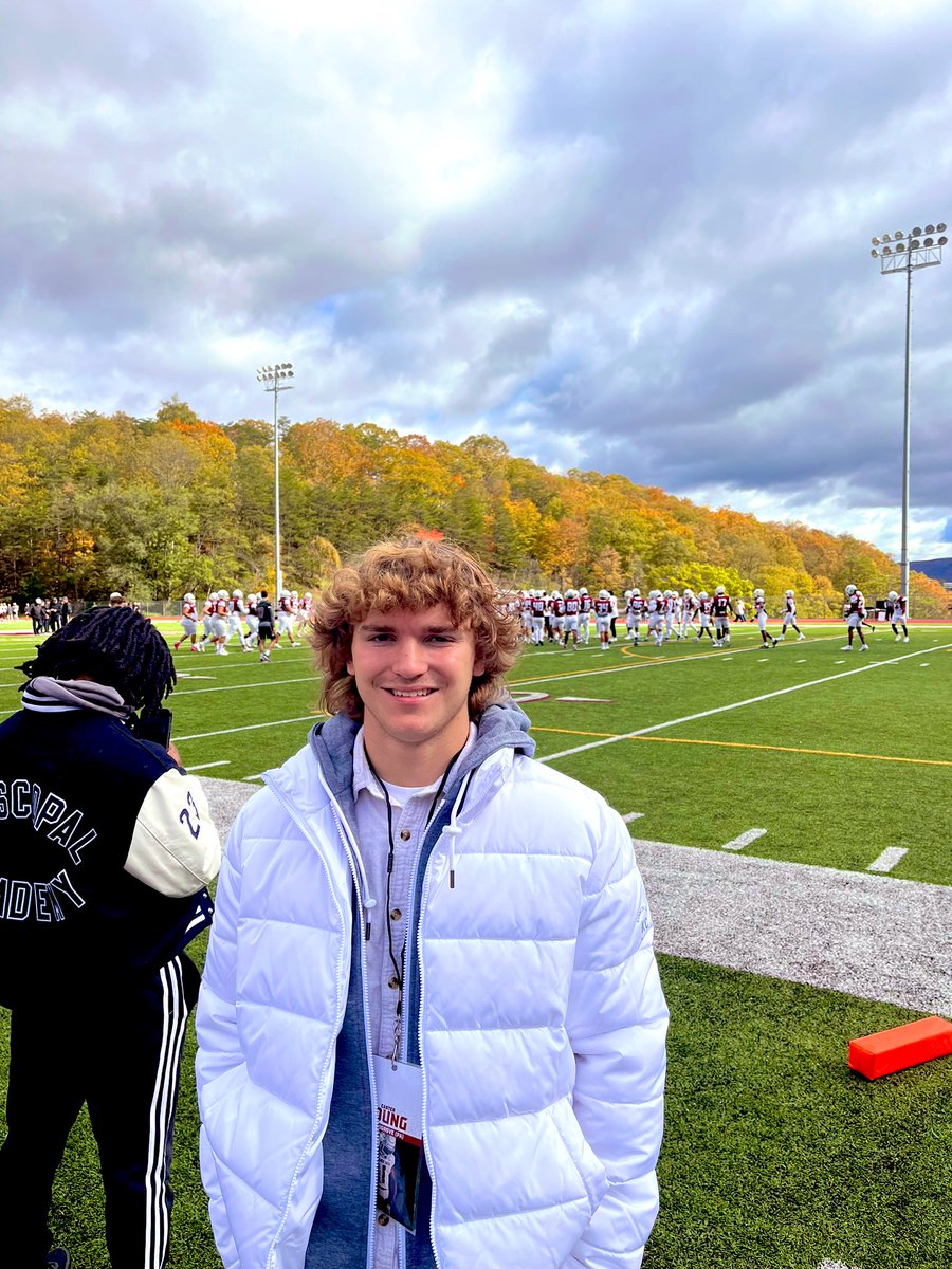 CarterYoung_33's tweet photo. I had a great experience at @LHU_Football this past weekend. Thank you to @CoachMattSully for the invite and for the great game day visit. I loved watching the hard fought game and seeing the determination in all the players. 🦅🏈@Coach_Mul @CoachNVoorhees https://t.co/tjGnACG6ym
