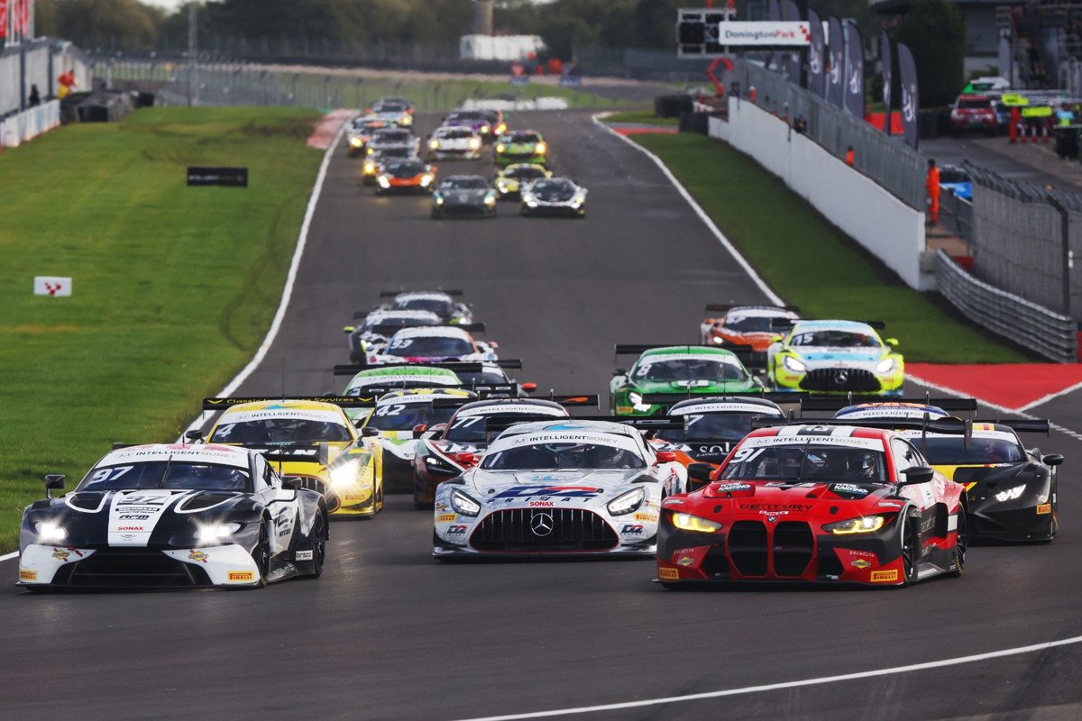 Leung/Harper and Evans/Cowley crowned champions at #DoningtonDecider humdinger | British GT Championship britishgt.com/news/998