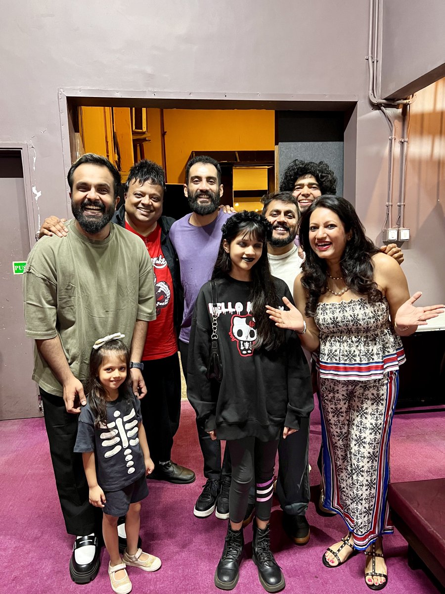 HrishiKay's tweet photo. Family day out for us to when @chaimettoast s 1st ever gig at the #tatatheatre . Full house with everyone up on their feet and the energy was euphoric. Thank u #ashwin #achyuth #palee #sai for being the wonderfully simple souls & brilliant artistes that you are. It’s the #joyoflittle things in life to be able to go to a #whenchaimettoast gig with your most loved ones and coming out feeling even more love for the music, for you guys and for each other❤️😍
@aanchal_s_k @NCPAMumbai