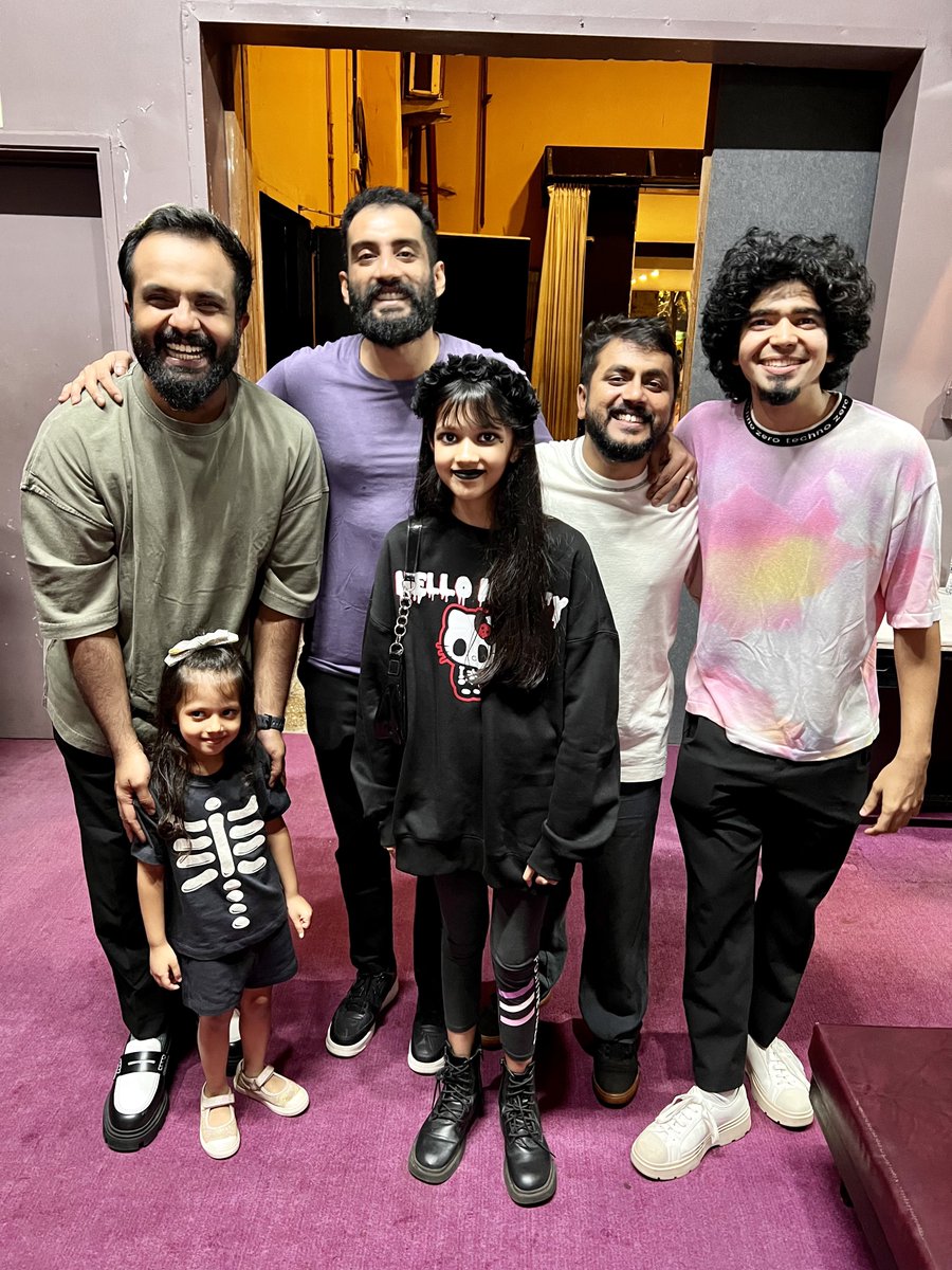 HrishiKay's tweet photo. Family day out for us to when @chaimettoast s 1st ever gig at the #tatatheatre . Full house with everyone up on their feet and the energy was euphoric. Thank u #ashwin #achyuth #palee #sai for being the wonderfully simple souls & brilliant artistes that you are. It’s the #joyoflittle things in life to be able to go to a #whenchaimettoast gig with your most loved ones and coming out feeling even more love for the music, for you guys and for each other❤️😍
@aanchal_s_k @NCPAMumbai