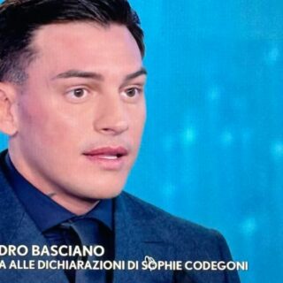 zazoomblog's tweet image. Sophie Codegoni: “Ho le prove del tradimento di Alessandro Basciano” - #Sophie #Codegoni: #prove #tradimento zazoom.it/2023-10-22/sop…