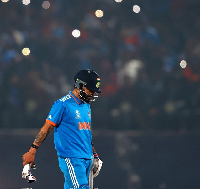 PPauli94's tweet photo. HEARTBREAK FOR KING KOHLI....!!!!  95 (104) with 8 fours and 2 sixes - the GOAT steps up once again in the run chases. Well deserved century missed by the King. #INDvsNZ https://t.co/Bs6HMJlYju
