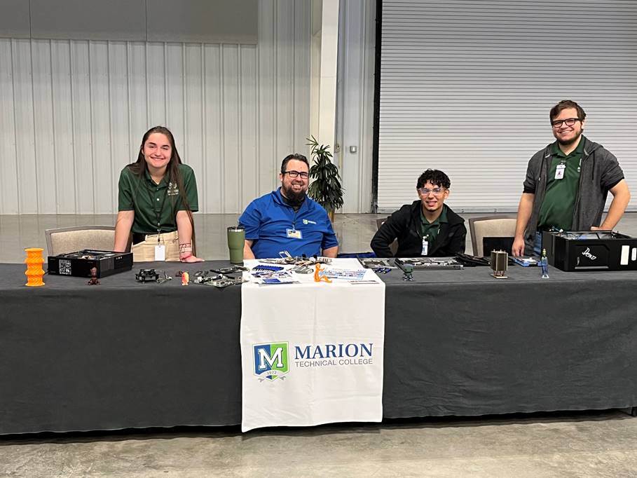 MyMarionTC's tweet photo. Who says computers systems can't be fun! Mr. Ray and his students shared their expertise at the NextWorking event at the World Equestrian Center last week https://t.co/bYTokiTzuw