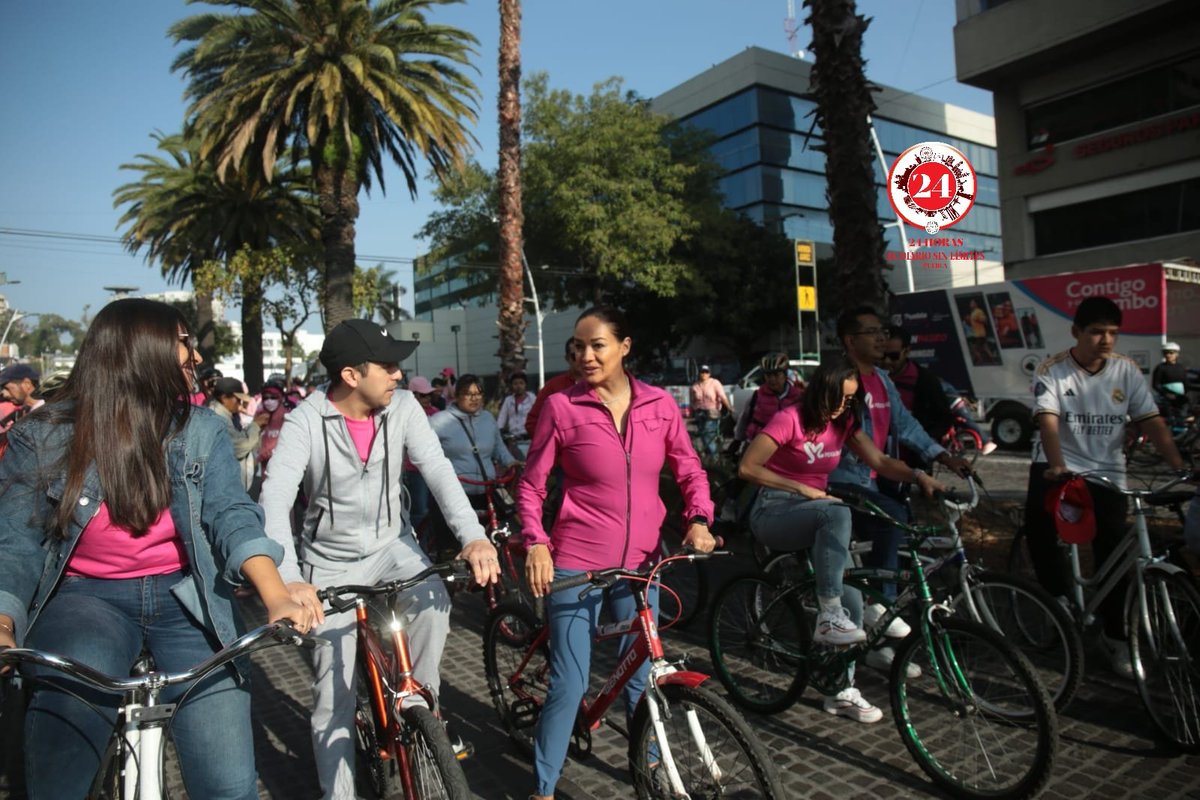 24HorasPuebla's tweet photo. Liliana Ortiz participó en las actividades del Gran paseo en la #RodadaRosa para conmemorar la lucha contra el #CáncerDeMama 🚲🩷
Photoshooter @JimmyCid1 🕯️ https://t.co/SGn66bi3A5