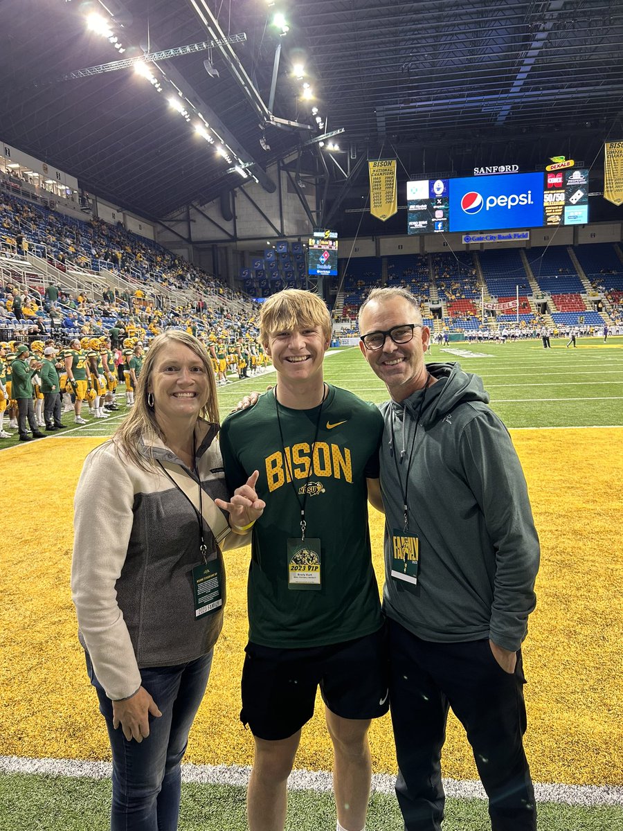 BradyKurt33's tweet photo. Thanks @JoeBeschorner and @NDSUfootball for having me up to Fargo. Had a great time! #gobison🤘 https://t.co/yDqYga7qma