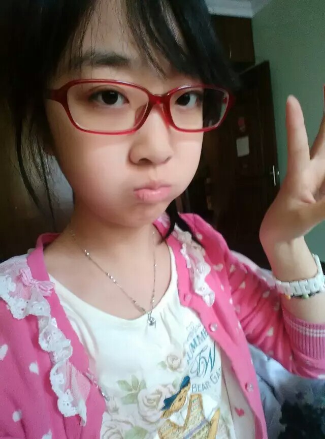 不说啦，八千粉来点嫩嫩的小升初时候的未成年顾昕怡吧~给爸爸们的大鸡巴吃点奶粉♡
#顾昕怡 #射屏 #意淫 #合照 #骚逼顾昕怡 #未成年顾昕怡 #萝莉 #幼女 #子宫 #母狗顾昕怡 #生殖器崇拜 #爱吃鸡巴 #爱喝精液 #妓女顾昕怡 #婊子顾昕怡 #反差婊顾昕怡 #反差女大学生 https://t.co/tynSnQEMOB