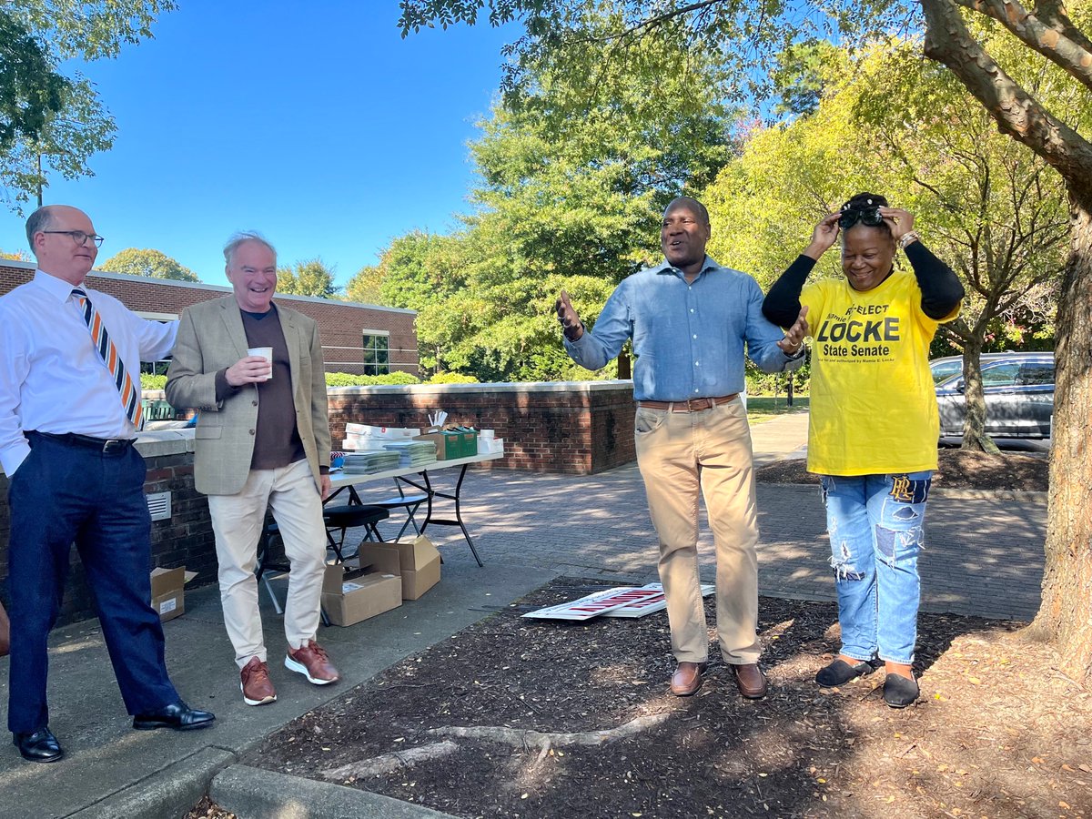 BlairStLedger's tweet photo. Fantastic morning out in York County helping get out the vote for @SenMMason and @JarrisTaylor86 
🥳

Huge thank you to @SenatorLocke and @timkaine for helping recruit volunteers and get people to the polls. Let’s get it done 💪 #valeg #knocktober #runwinlegislate https://t.co/piTBgQKTK4