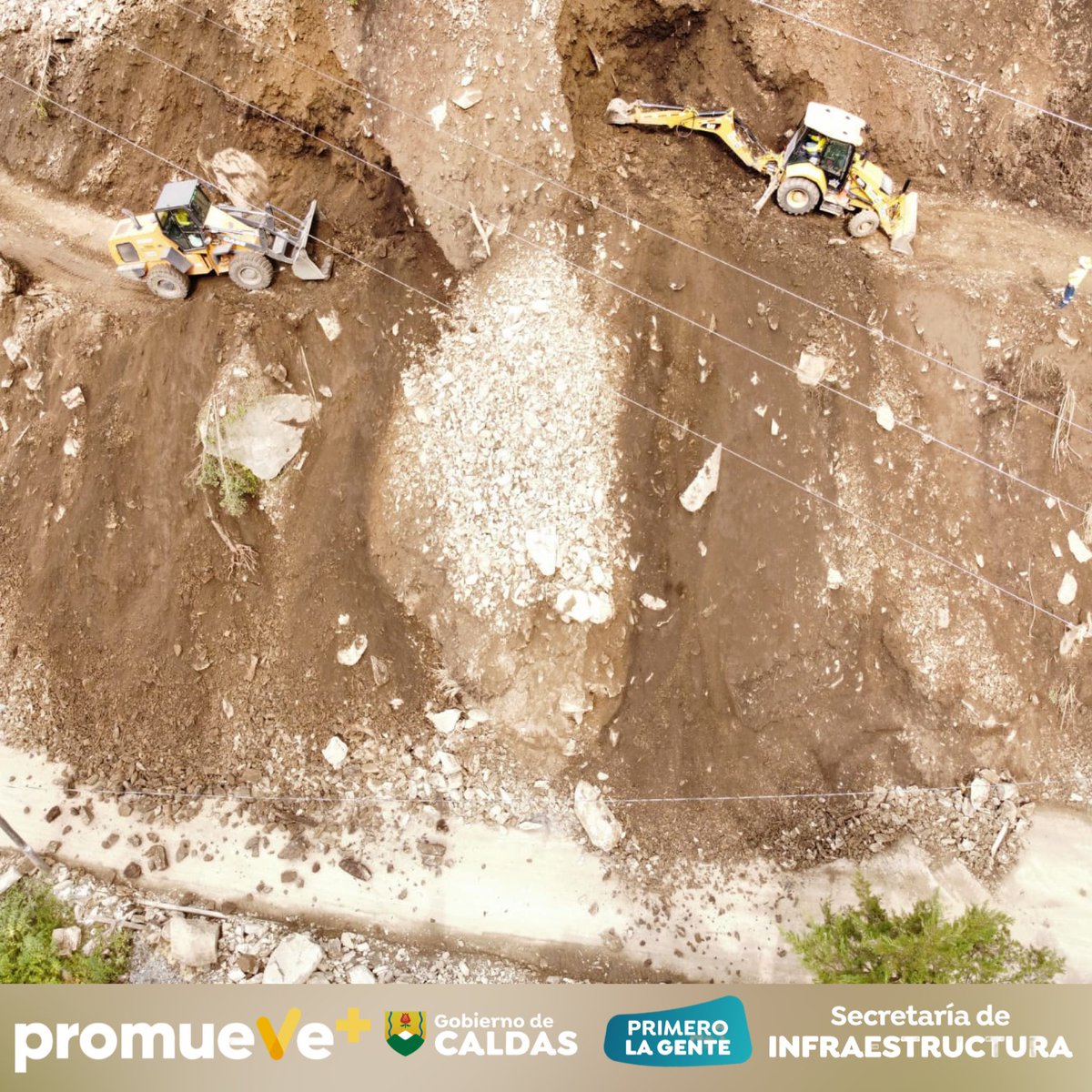 Combo de maquinaria amarrilla  habilitó parcialmente  un carril en la vía Llanadas - Las Margaritas - Las Mercedes - Las Palomas, del municipio de Manzanares. De esta manera seguimos trabajando por una movilidad segura de todos los habitantes de esta zona del oriente de Caldas.