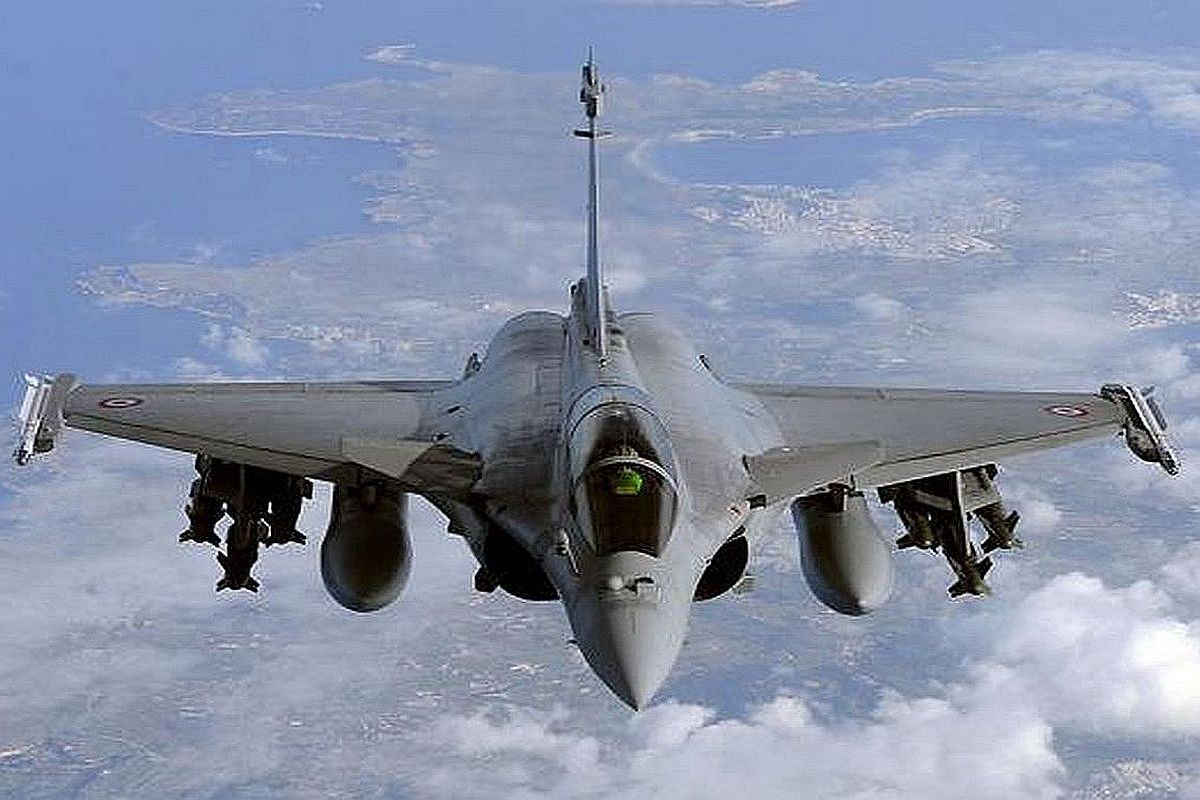 Saudi Arabia 🇸🇦 intends to purchase 54 Rafale fighter aircraft from France 🇫🇷.  These machines are unstoppable in their ability to crush the enemy. 

#saudiarabia #rafalefighter #france #militarypower #aircraftpurchase