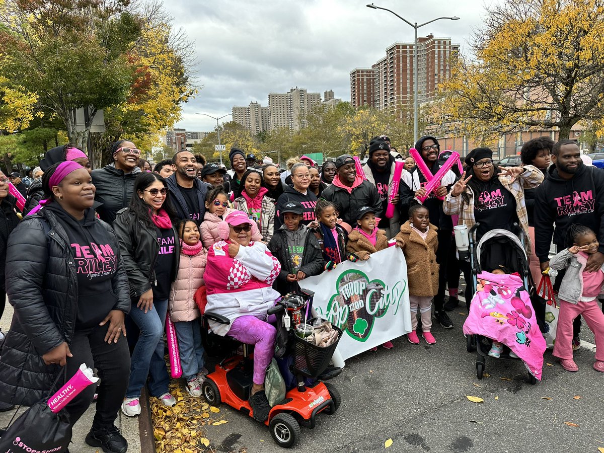 jamaaltbailey's tweet photo. What a beautiful morning in Co-Op City, walking with the #BaileyBunch, #TeamRiley, Girl Scouts Troop 1200, and our community in the @MakingBronx Breast Cancer Walk! Truly inspiring to join so many survivors and supporters as we stand strong in the fight against breast cancer. https://t.co/GjXySXTmbv