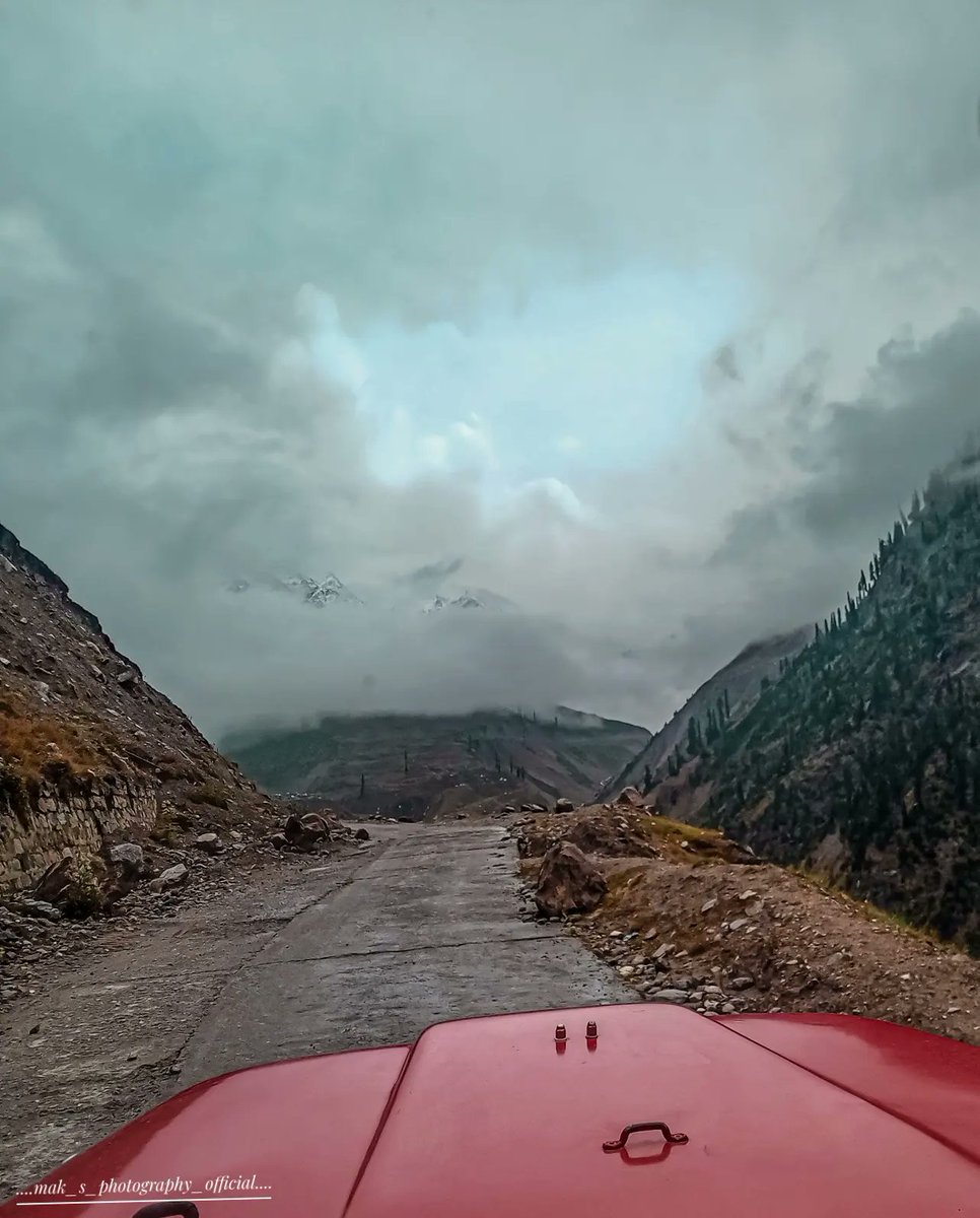 Embracing the difficult road to reach this amazing view was worth it! 🏞️ Sometimes the most breathtaking destinations are found at the end of a challenging journey. 
.
.
#TechnoCamon19Neo 
.
.
#nature #naturelover #naturephotography #travel #travellingphotography #travelblogger