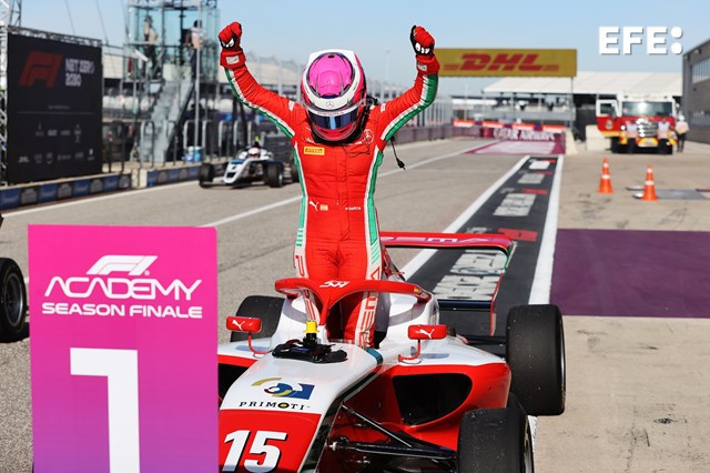 PodemosTdjimeno's tweet photo. #EFEfotos 🏎️
🏆 La española Marta García se corona primera campeona de la Academia de F1. 
#F1Academy | #EFEfem https://t.co/1qwv7R6py8