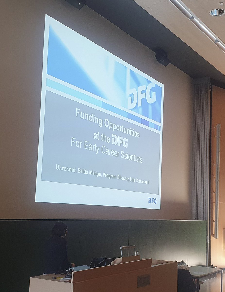 Two presentations addressed funding opportunities for early career researchers @dfg_public and @ERC_Research, here Dr. Britta Mädge's talk on related programs at @dfg_public