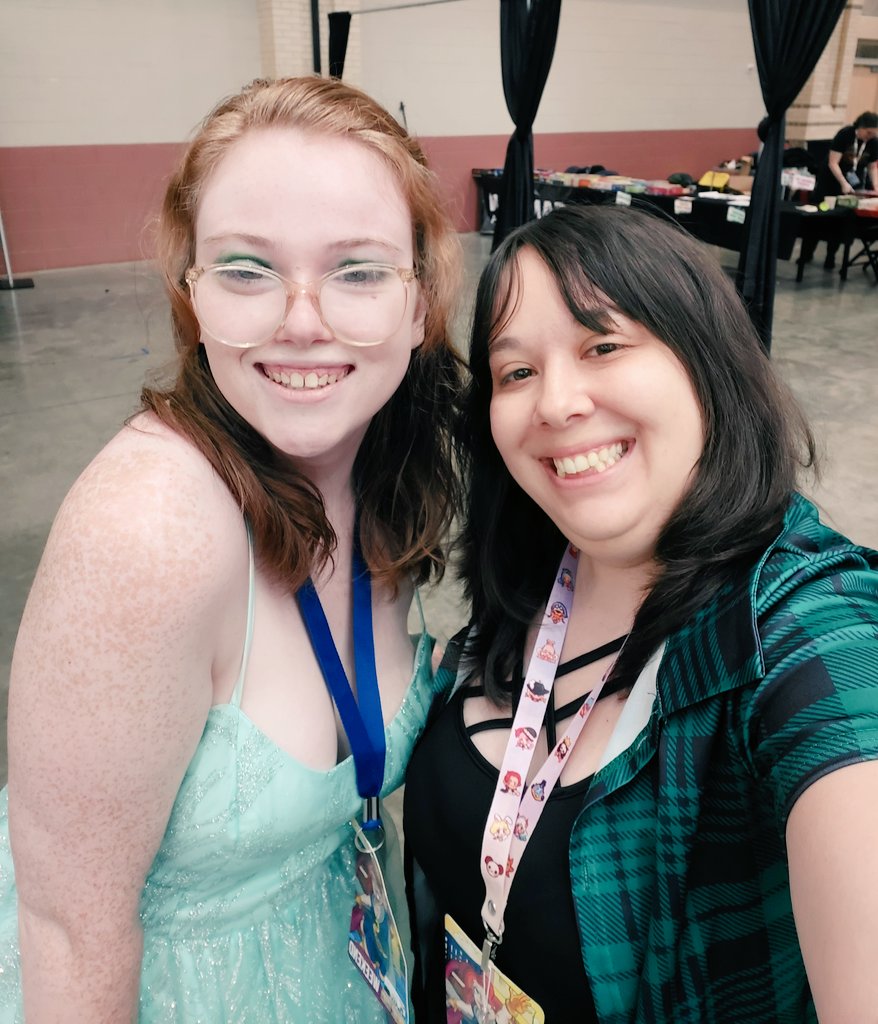 Megami33's tweet photo. Had a blast at @ChattComicCon! Thanks to @AEUBooking for bringing me &amp; my friends to see all ya wonderful fans! Making ya'll smile &amp; hearing all your stories/fav moments in our work means the world to us! Shout-outs for all the One Piece love too! Till the next con peeps! 💖😊🐉 https://t.co/Vt7wFbMnrV