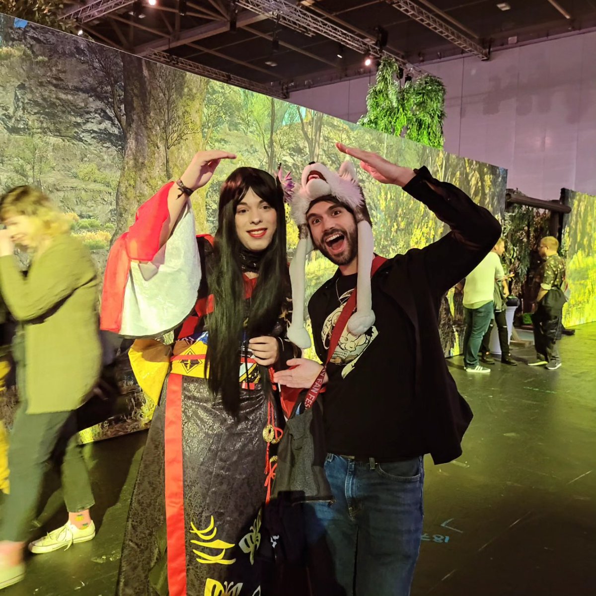 ArkCresent's tweet image. Getting to meet @huskybythegeek and @The_Ben_Starr was amazing, both of you are living legends and I respect you both more than I can ever emphasise, and you're both incredibly kind too, all love to you both ❤️ ❤️ Also amazing performance with the primals husky, I was cheering!!!