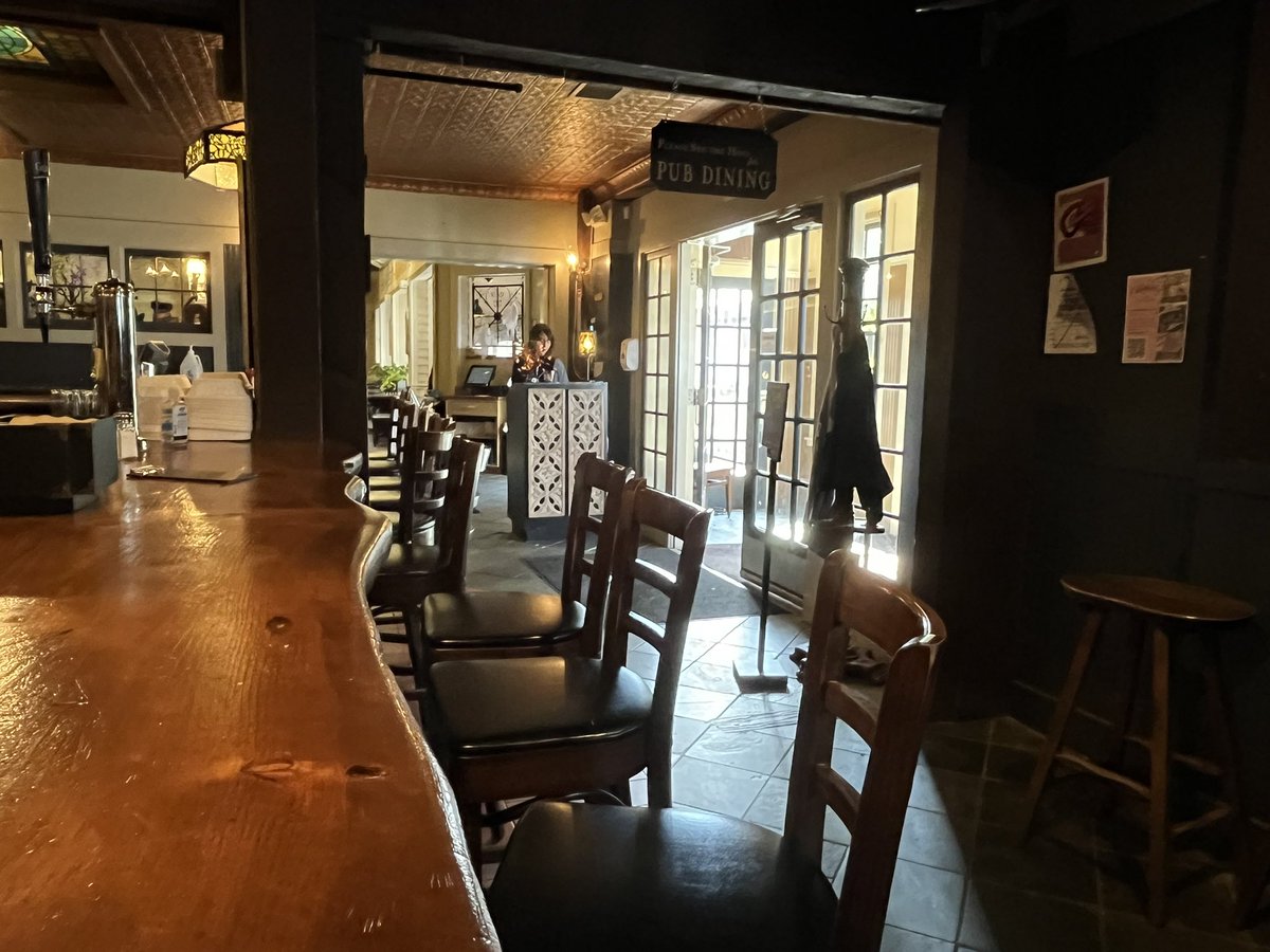 MarcHurBoston's tweet image. Lunch and a pint on the Cape today. #Mashpee