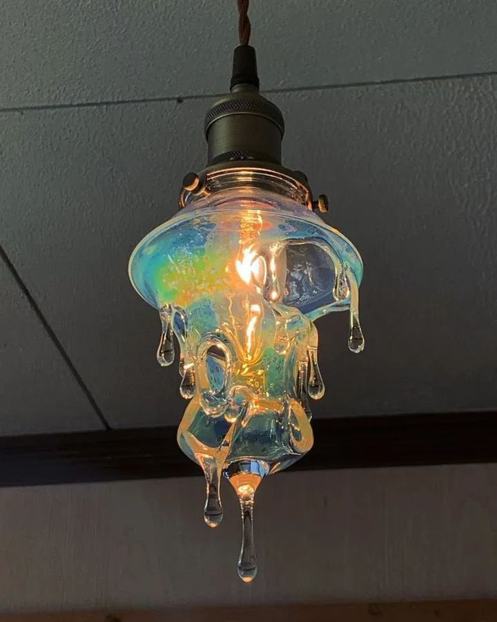 fubiz's tweet photo. Melting Lamps by Japanese Artist "KumbhGlass" are Insane 💦
#lamp #japanese #watereffect #art https://t.co/gmxNi9fpDV