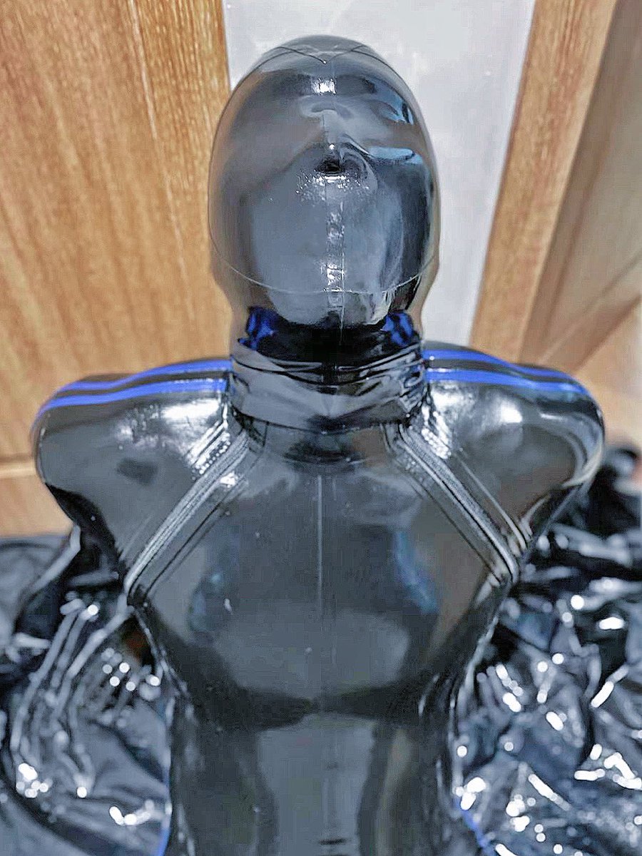 你会喜欢这样的我吗

#乳胶衣 #zentai #全包 #胶衣