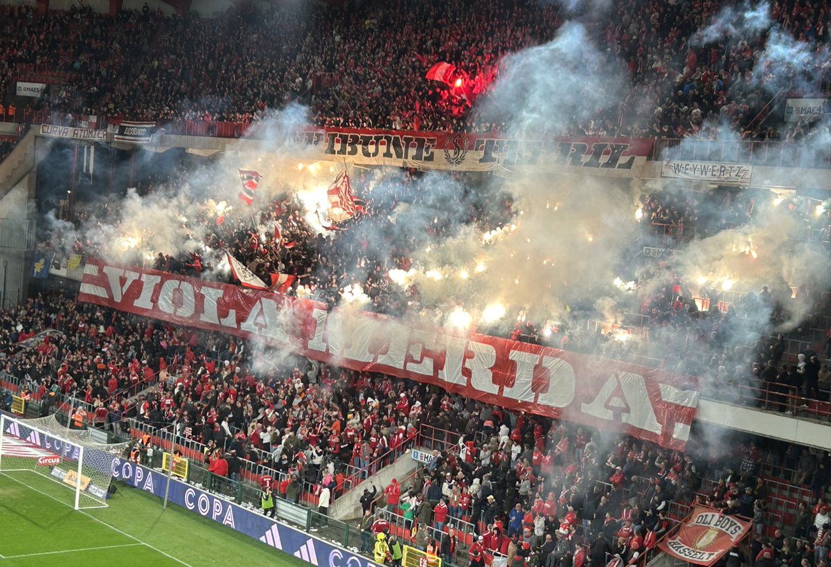 Ultramaniatics's tweet image. Standard Liège
vs
Anderlecht 
#STAand
🇧🇪 22.10