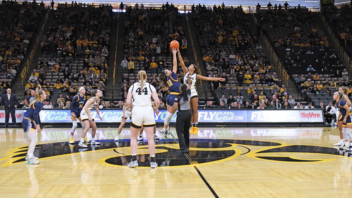 ClarkeWBB's tweet photo. Pride wrap up preseason with exhibition against Iowa

#ClarkePride 

Recap ⬇️ 

https://t.co/Hs9gQKSmAn https://t.co/OLbsS5qtTa