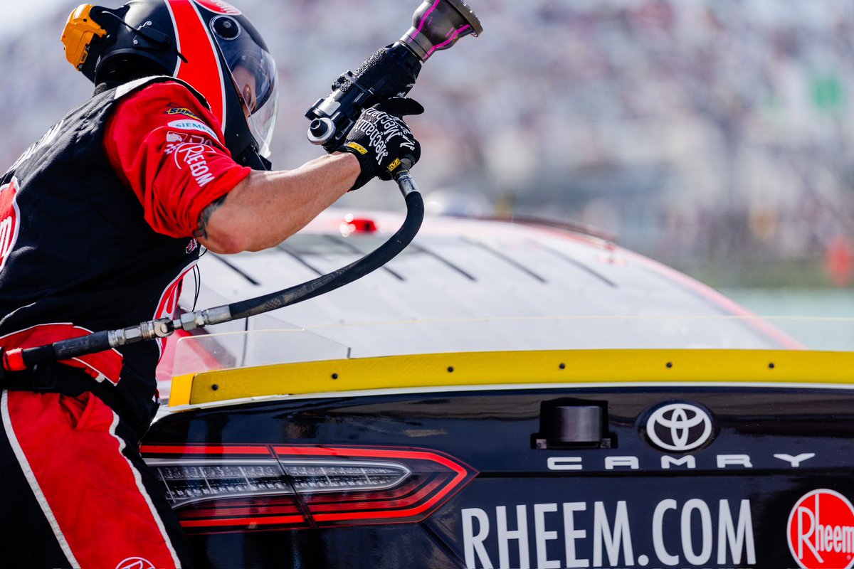 JoeGibbsRacing tweet picture